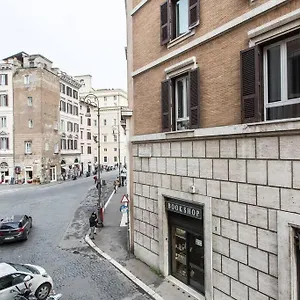 https://navona-atmosphere-a-few-meters-from-piazza-navona.it-romehotels.com
